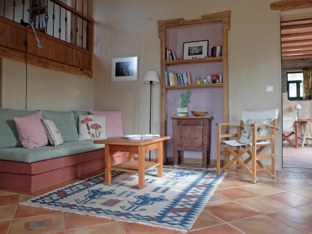 To The Garden Guest House Angairia ภายนอก รูปภาพ