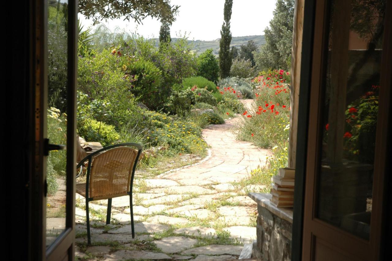 To The Garden Guest House Angairia ภายนอก รูปภาพ
